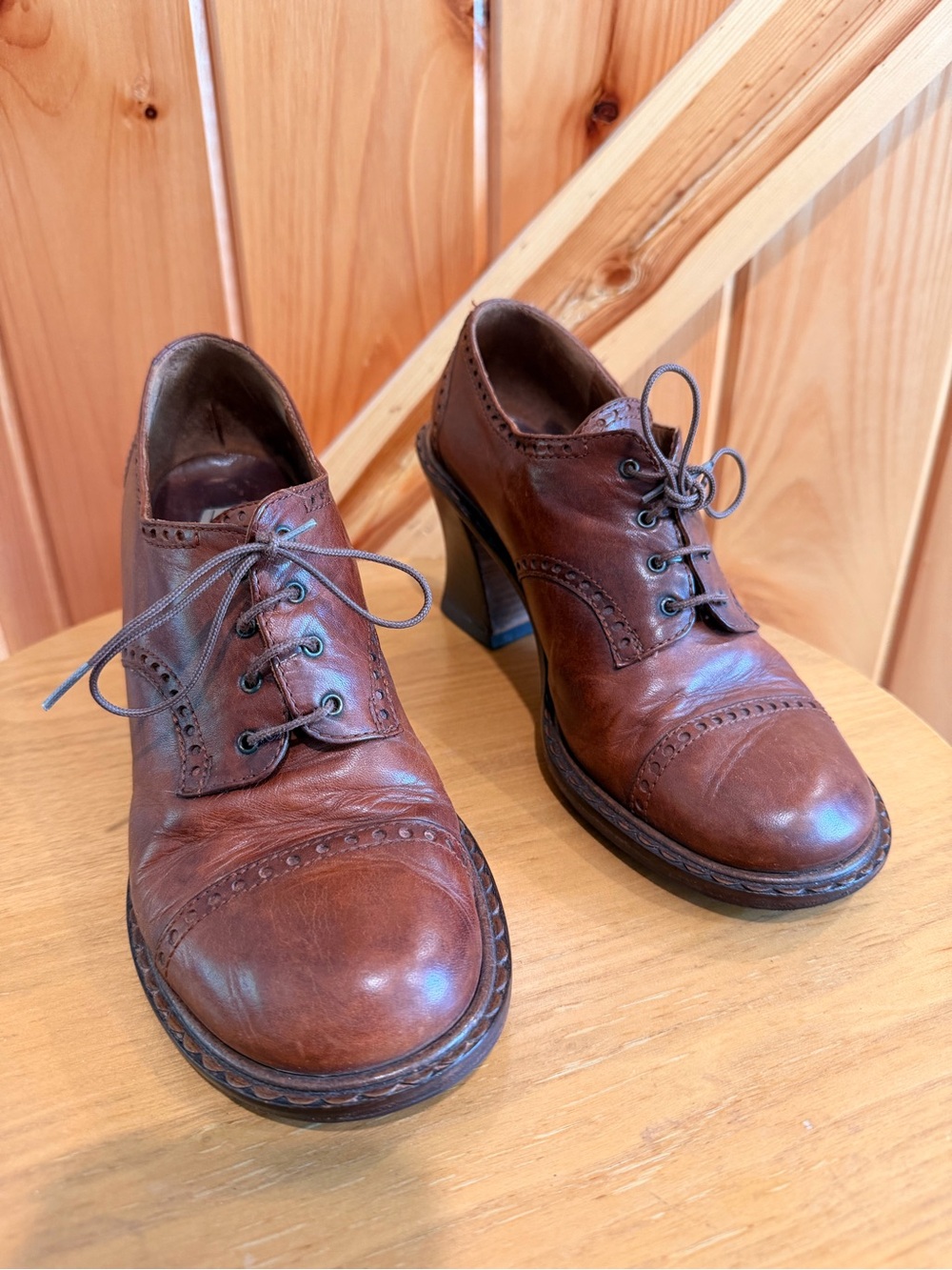 Classic Brown Leather Lace-Up Heeled Oxfords for Women